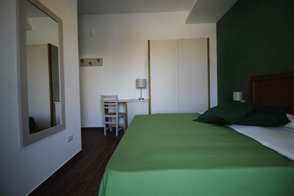 camera-matrimoniale-accessibile-letto-2.png
