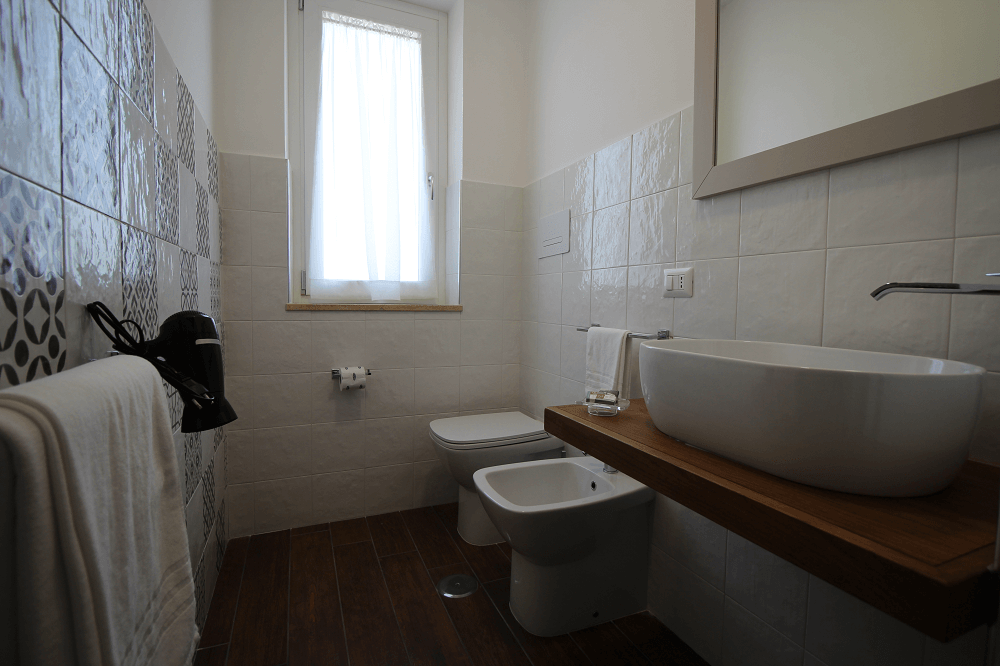 camera-matrimoniale-large-bagno-2.png