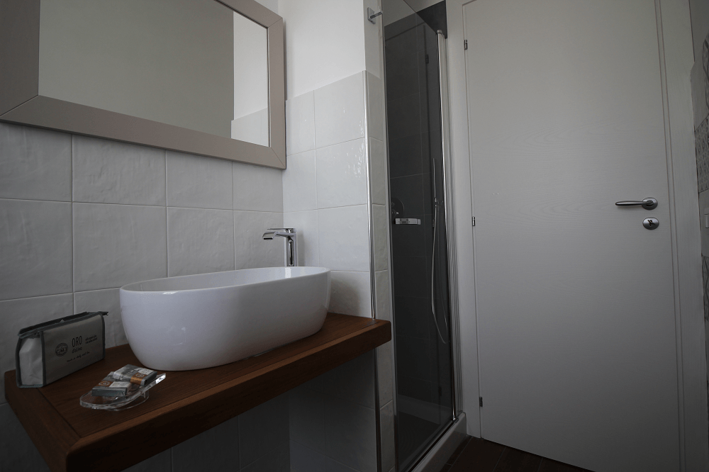 camera-matrimoniale-large-bagno-3.png