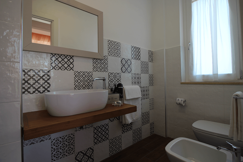 camera-matrimoniale-standard-bagno-3.png