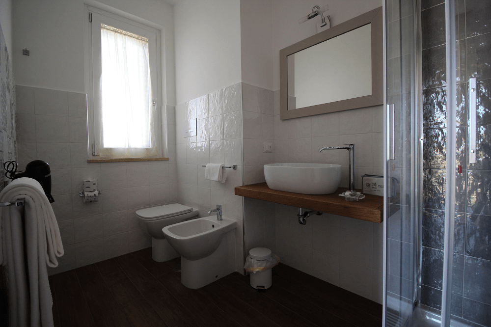 camera-matrimoniale-superior-bagno.png